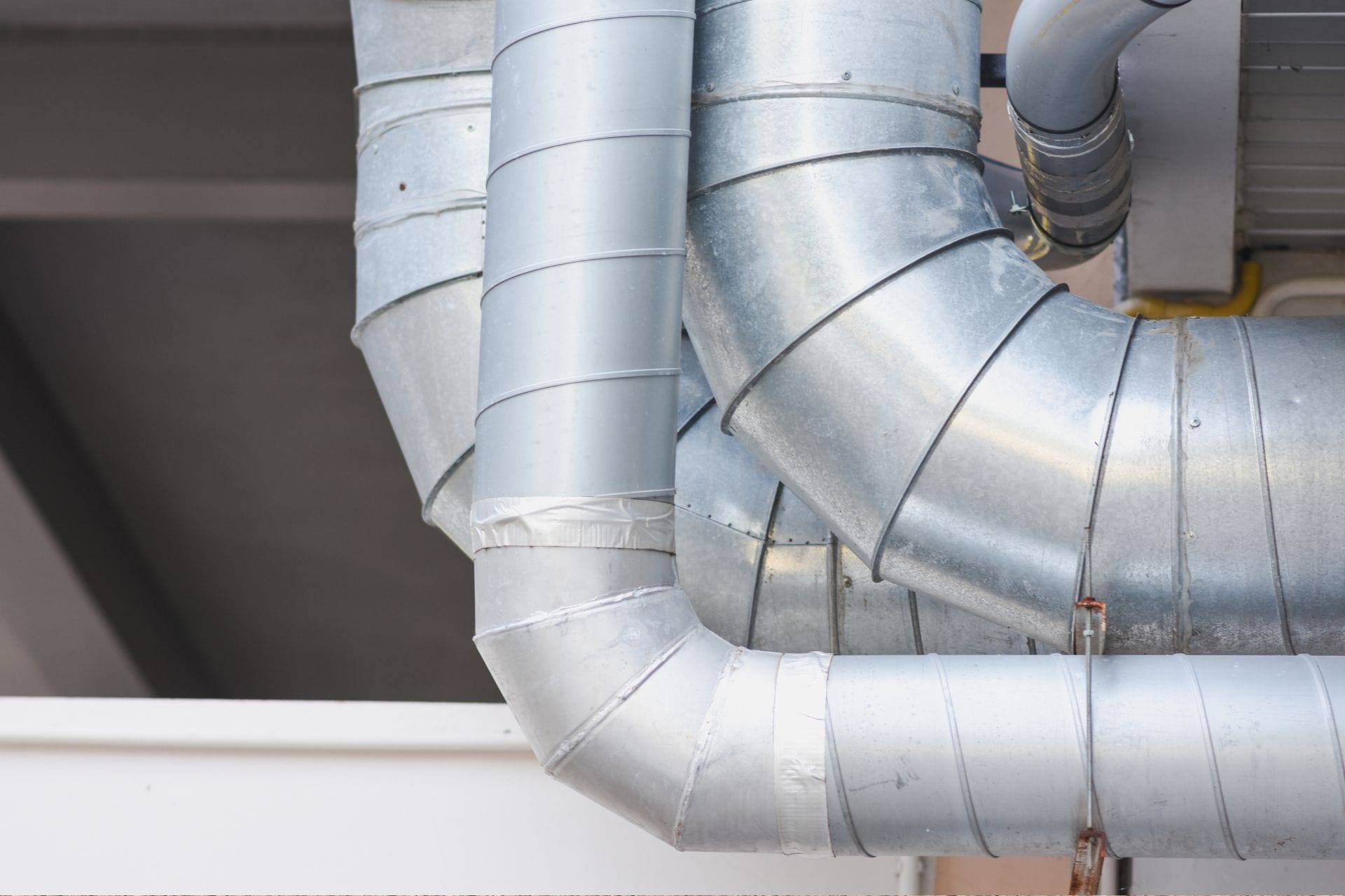 riparazione tubi con nastro telato americano